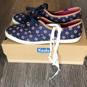 Keds Laced in Navy with Pink Print